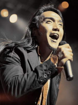 Arnel Pineda